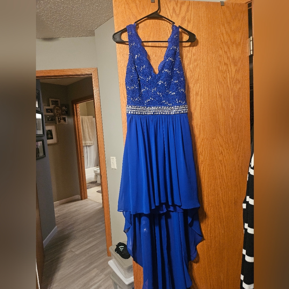 Royal Blue High-Low Gown with V-Neck and Sleeveless Design for Prom